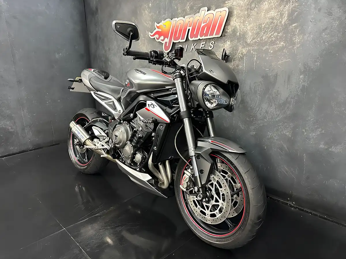 Used 2017 Triumph Street Triple RS Silver - Interior and Exterior details 4