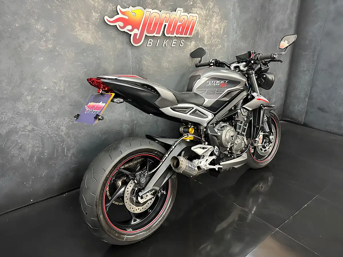 Used 2017 Triumph Street Triple RS Silver - Interior and Exterior details 6