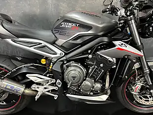 Used 2017 Triumph Street Triple RS Silver - Interior and Exterior details 8