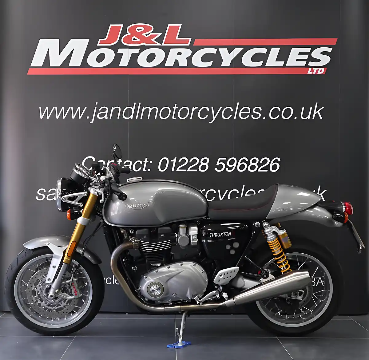 Used 2017 Triumph Thruxton R Silver - Interior and Exterior details 5