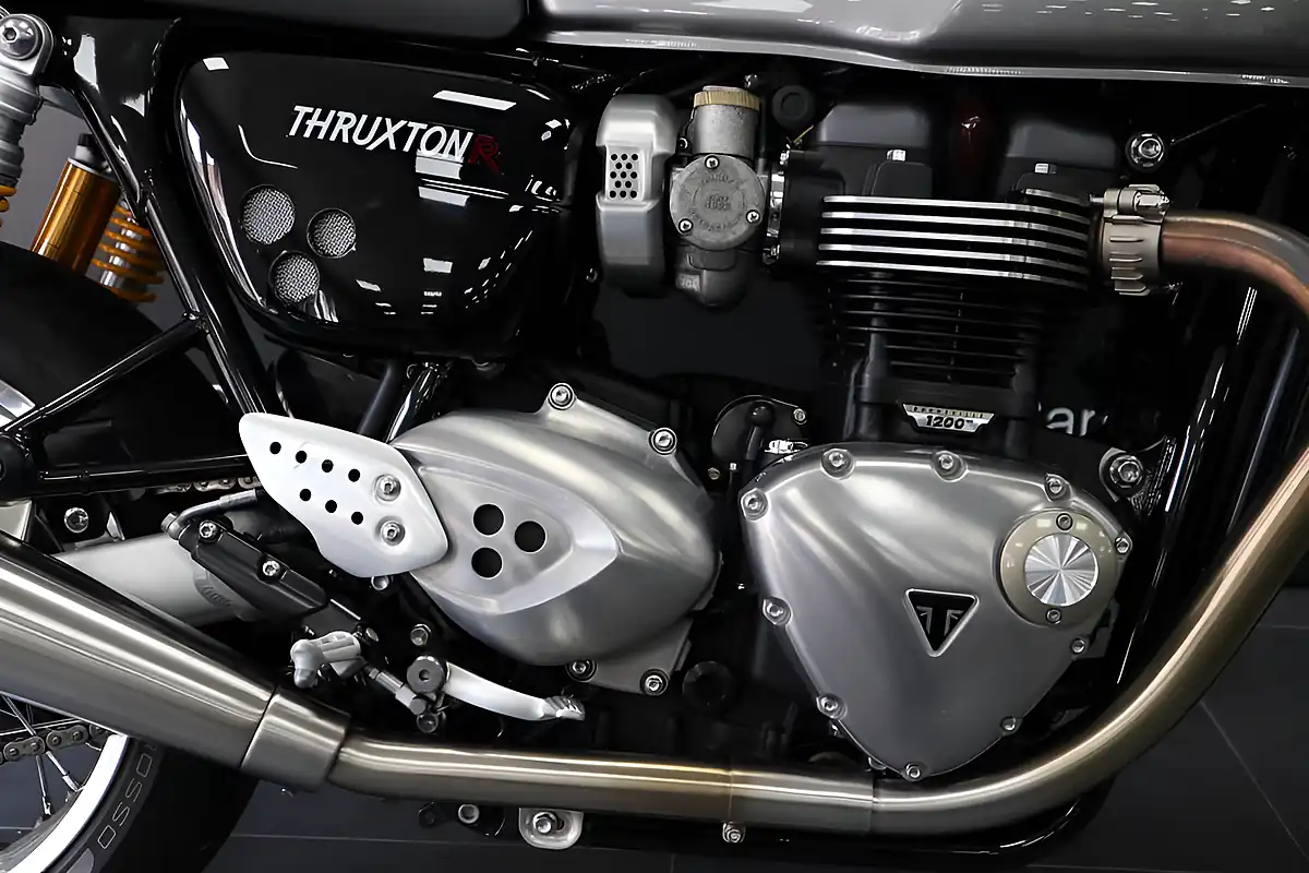 Used 2017 Triumph Thruxton R Silver - Interior and Exterior details 6