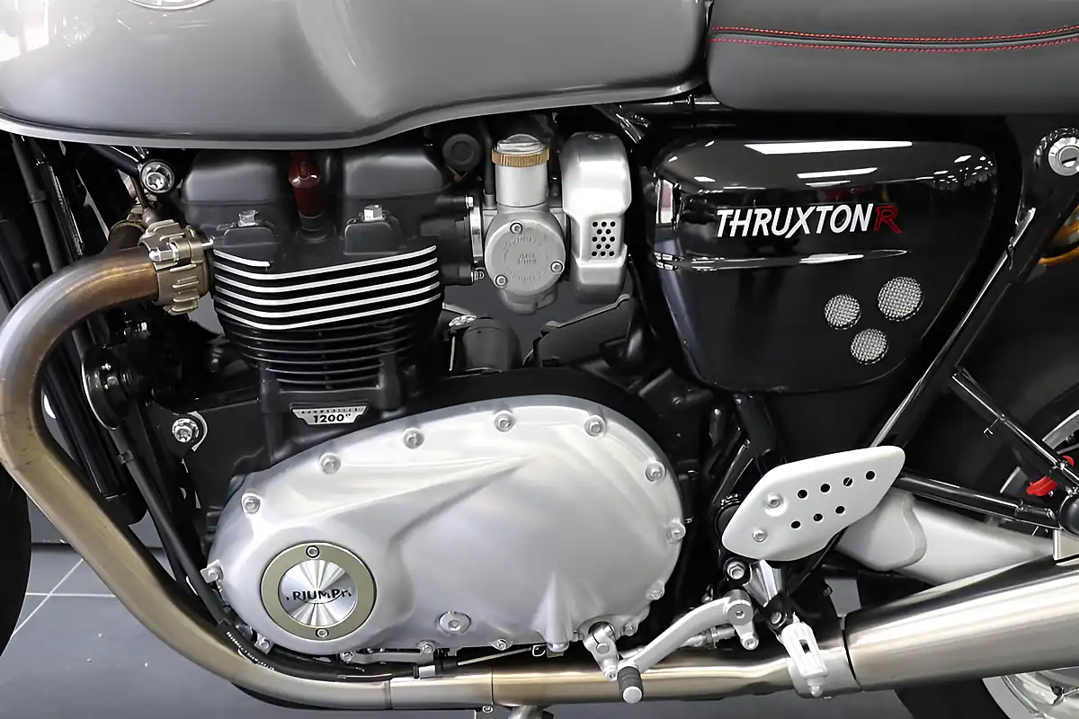 Used 2017 Triumph Thruxton R Silver - Interior and Exterior details 7