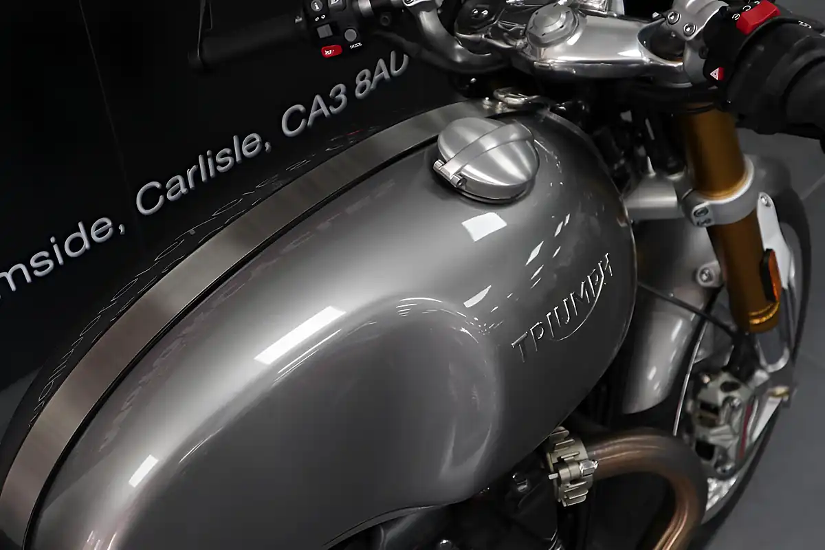 Used 2017 Triumph Thruxton R Silver - Interior and Exterior details 8