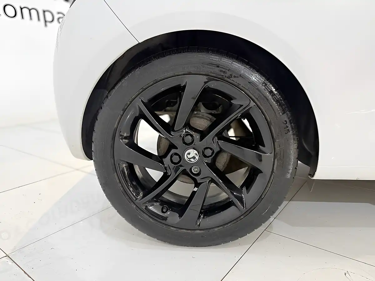 Used 2017 Vauxhall Adam Energised White - Interior and Exterior details 11