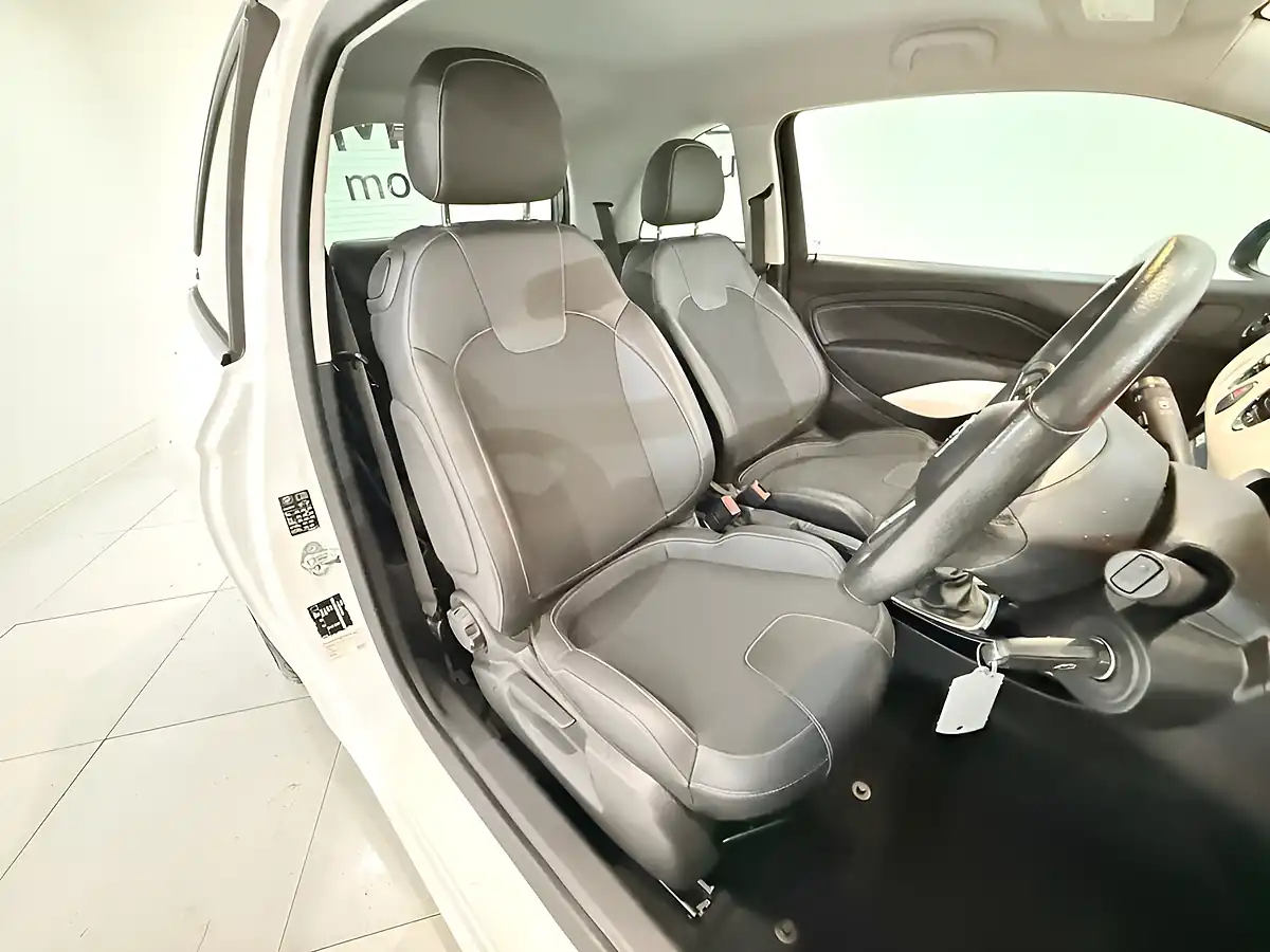 Used 2017 Vauxhall Adam Energised White - Interior and Exterior details 12