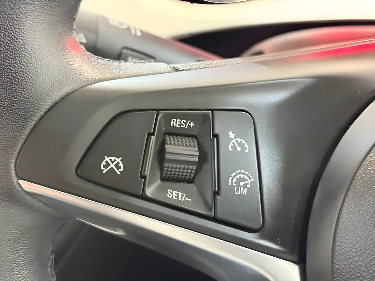 Used 2017 Vauxhall Adam Energised White - Interior and Exterior details 16