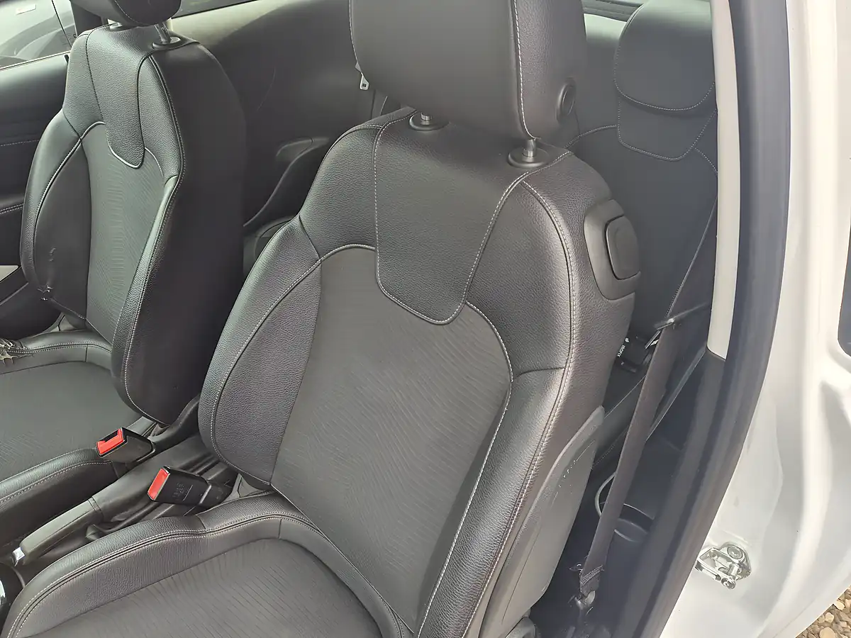 Used 2017 Vauxhall Adam Energised White - Interior and Exterior details 10