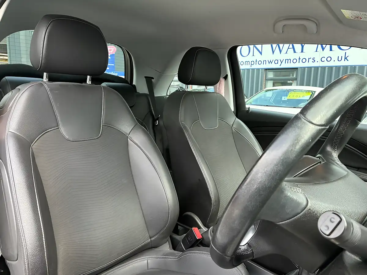 Used 2017 Vauxhall Adam Energised White - Interior and Exterior details 12