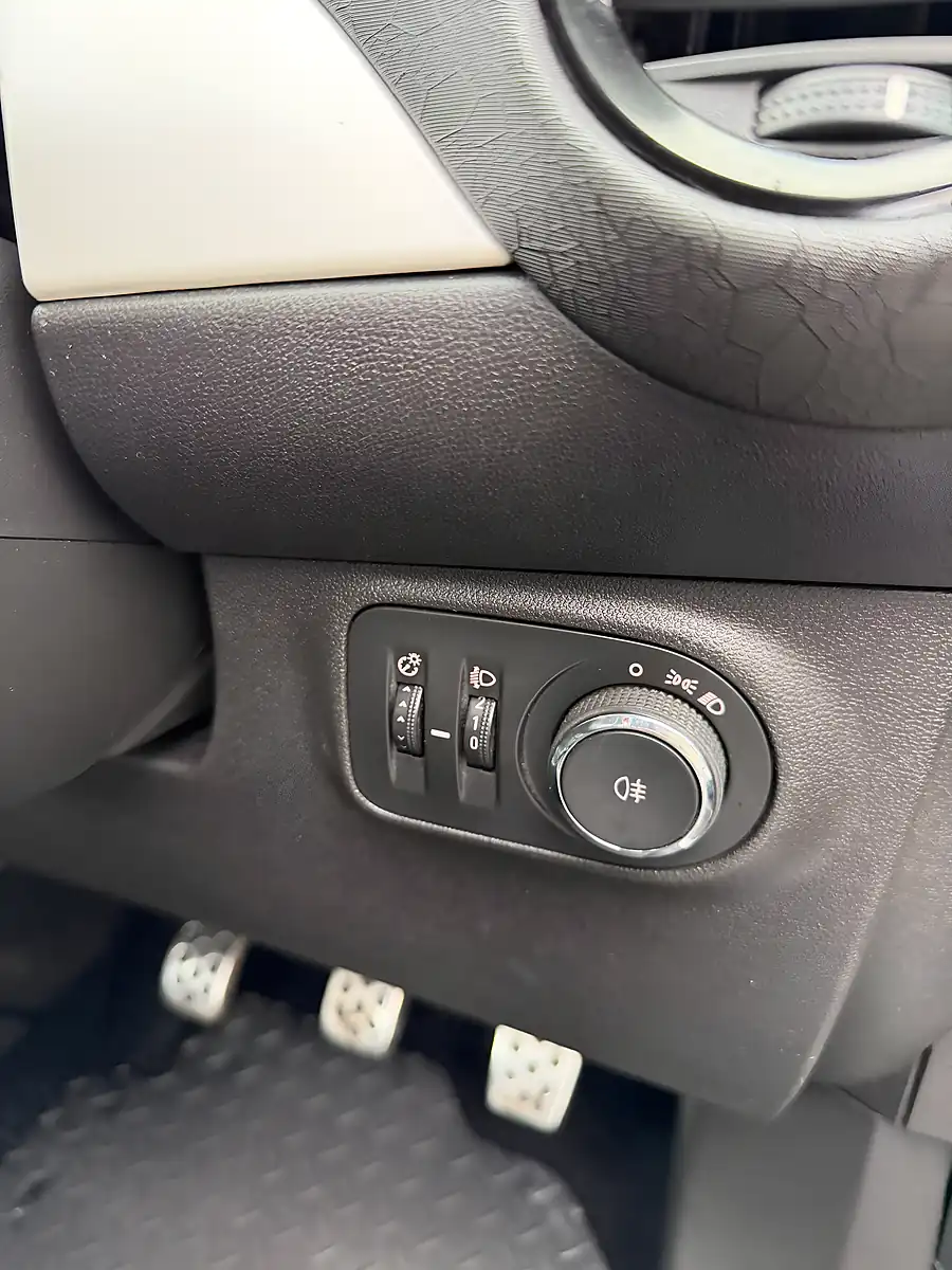 Used 2017 Vauxhall Adam Energised White - Interior and Exterior details 11