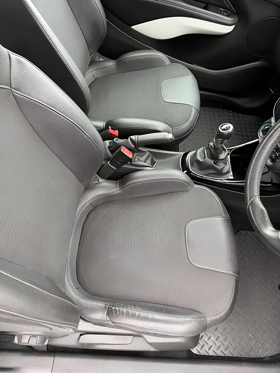 Used 2017 Vauxhall Adam Energised White - Interior and Exterior details 8