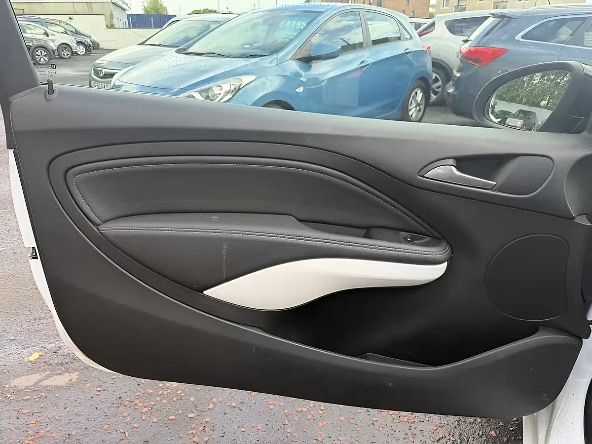 Used 2017 Vauxhall Adam Energised White - Interior and Exterior details 14