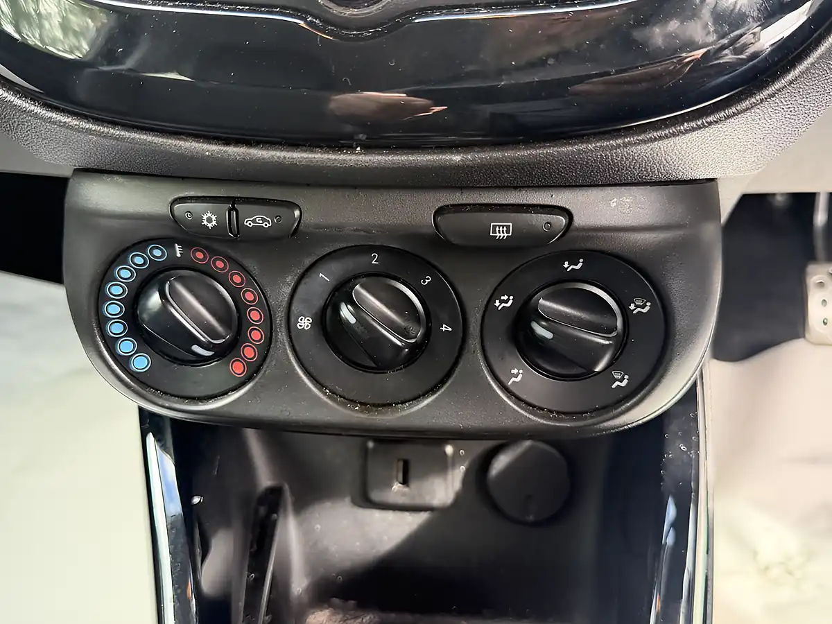 Used 2017 Vauxhall Adam Energised White - Interior and Exterior details 20