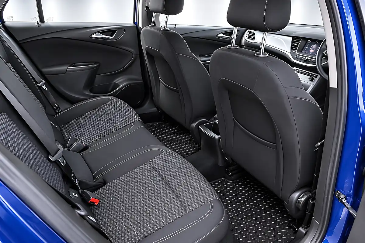 Used 2017 Vauxhall Astra Design Blue - Interior and Exterior details 19