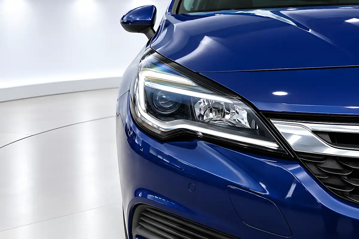 Used 2017 Vauxhall Astra Design Blue - Interior and Exterior details 3