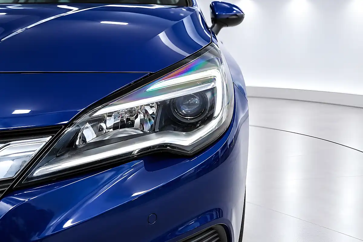 Used 2017 Vauxhall Astra Design Blue - Interior and Exterior details 5