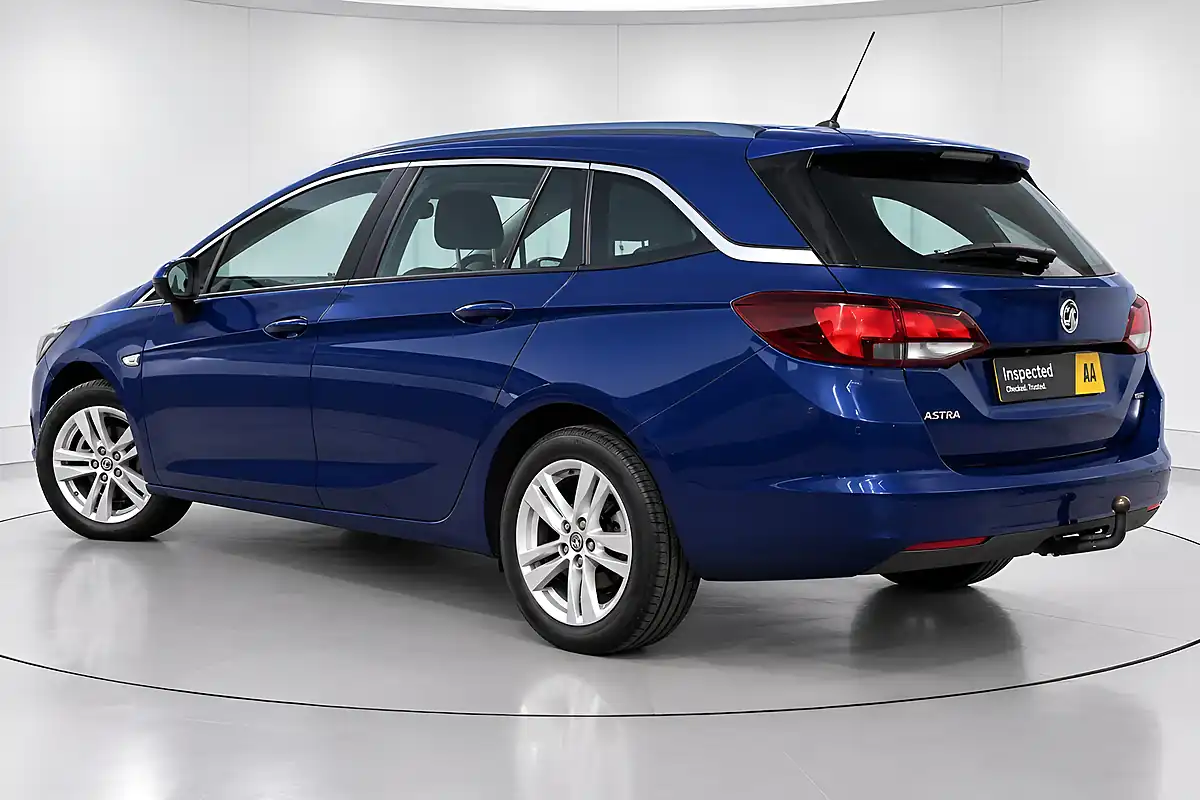 Used 2017 Vauxhall Astra Design Blue - Interior and Exterior details 8
