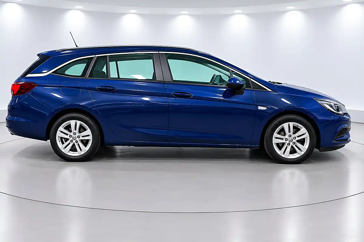 Used 2017 Vauxhall Astra Design Blue - Interior and Exterior details 9