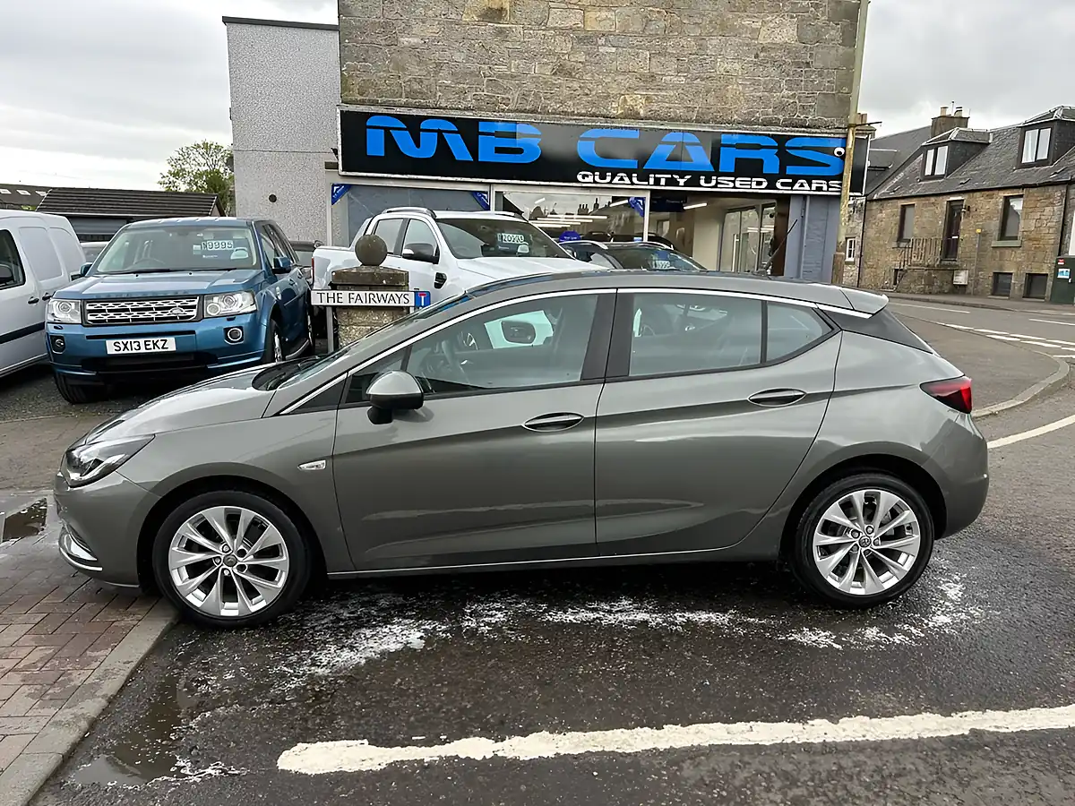 Used 2017 Vauxhall Astra Design Grey - Front View