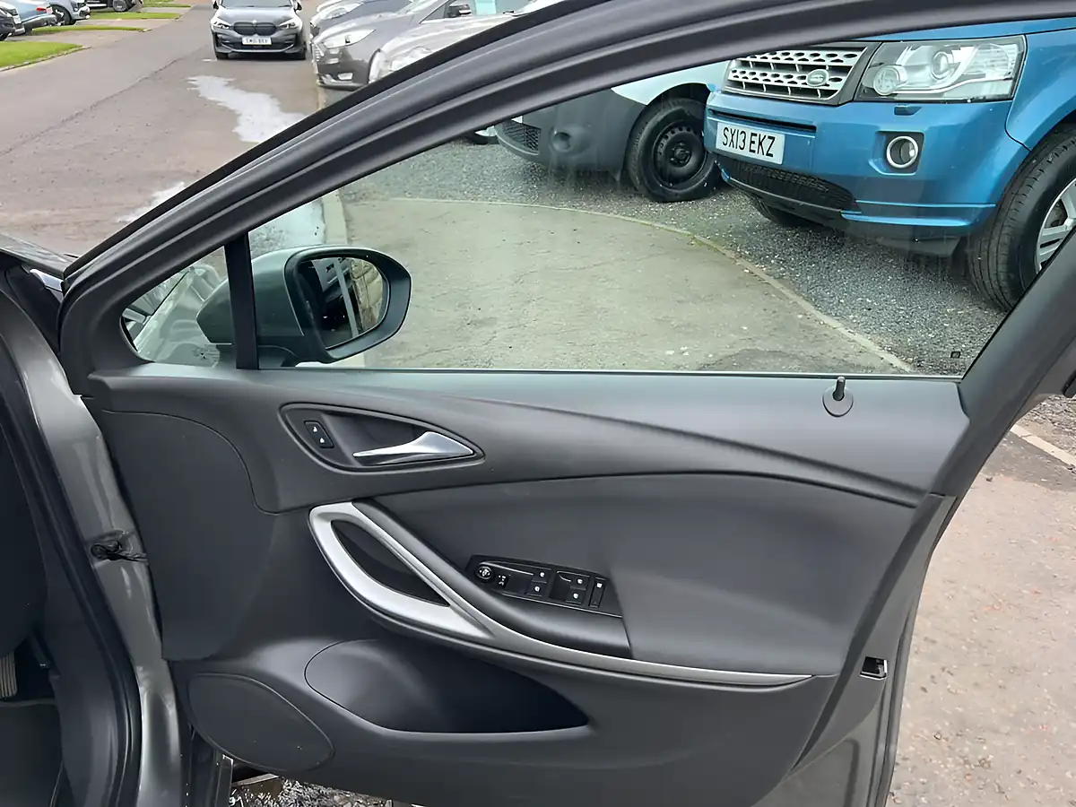 Used 2017 Vauxhall Astra Design Grey - Interior and Exterior details 10