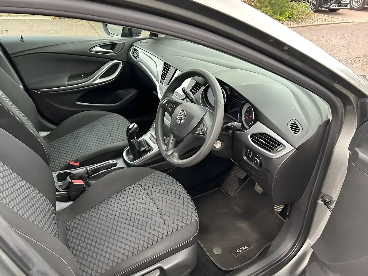 Used 2017 Vauxhall Astra Design Grey - Interior and Exterior details 6