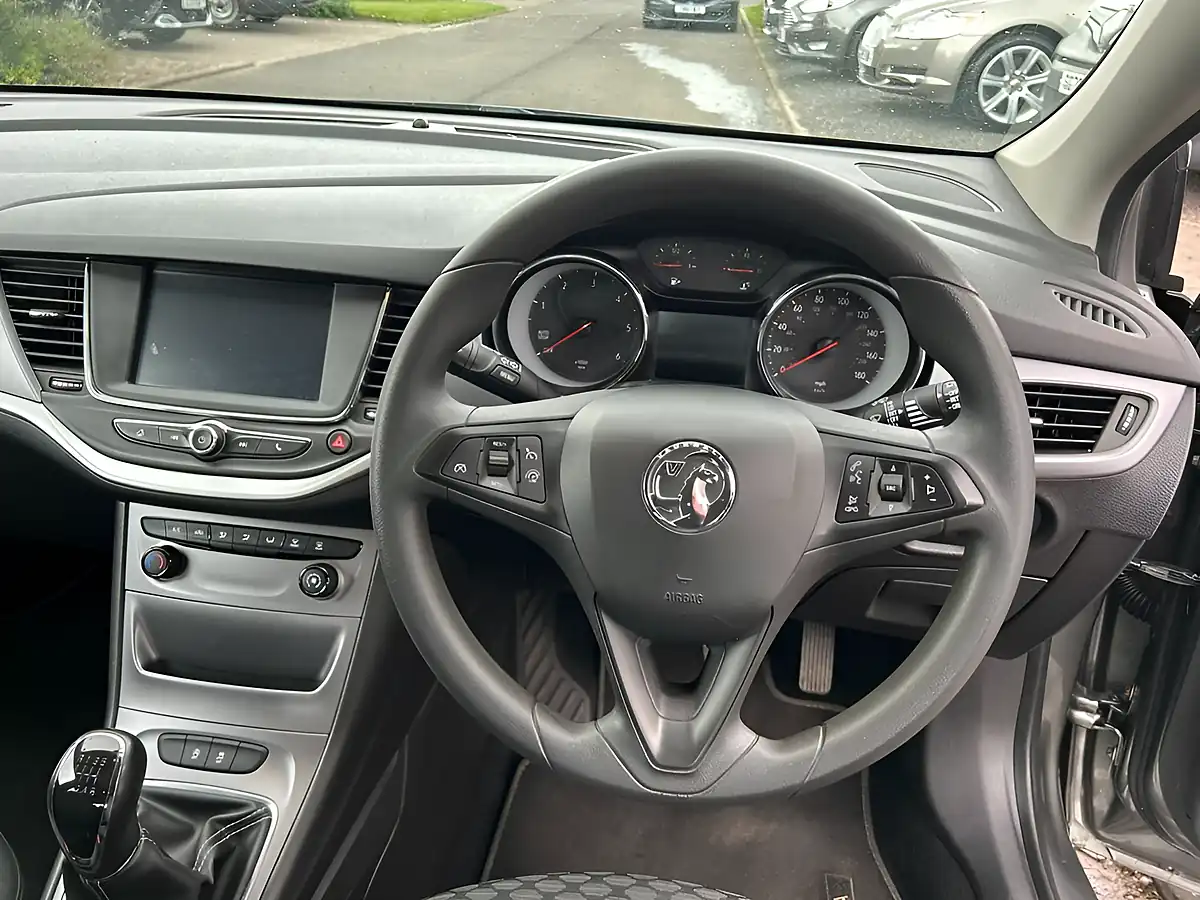 Used 2017 Vauxhall Astra Design Grey - Interior and Exterior details 7