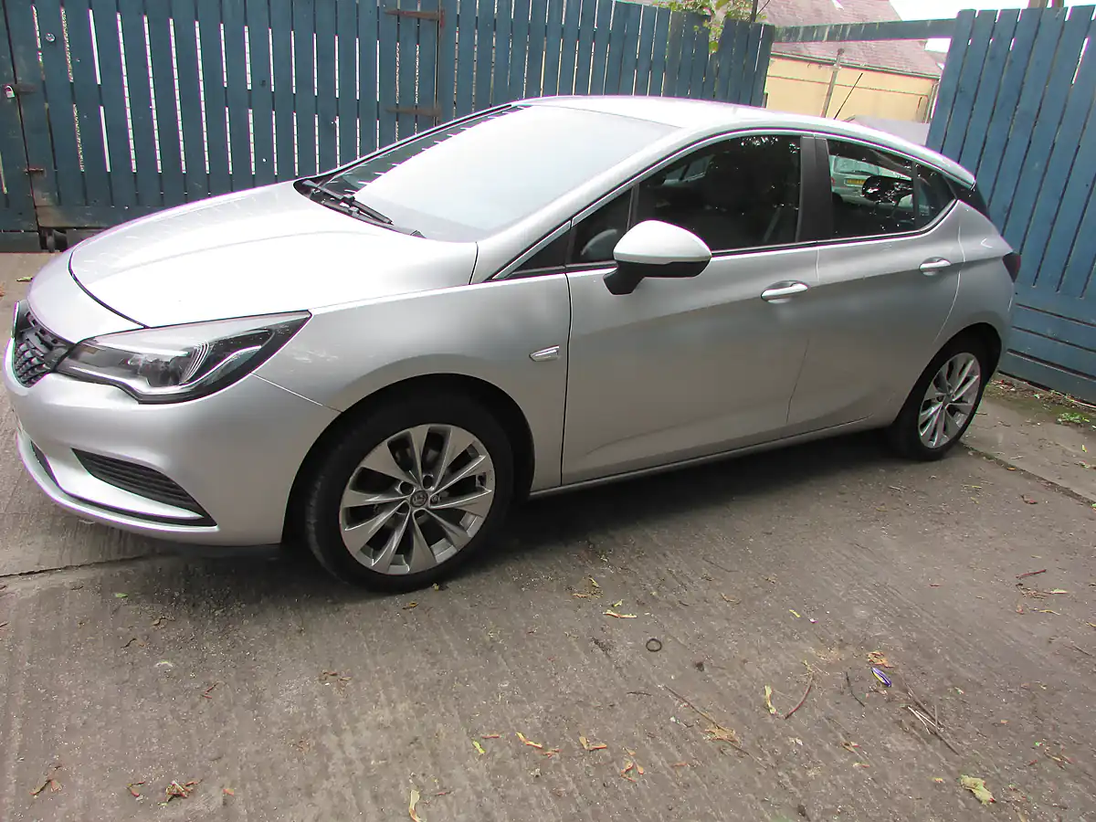 Used 2017 Vauxhall Astra Design Silver - Interior and Exterior details 2