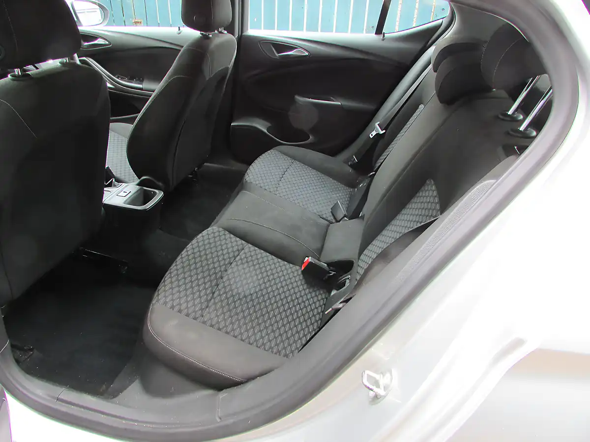 Used 2017 Vauxhall Astra Design Silver - Interior and Exterior details 6