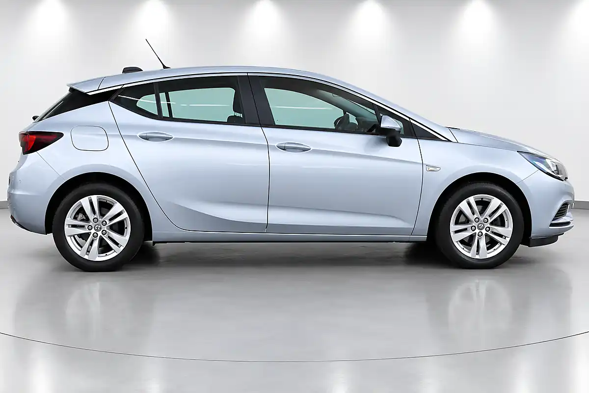 Used 2017 Vauxhall Astra Design Silver - Interior and Exterior details 10