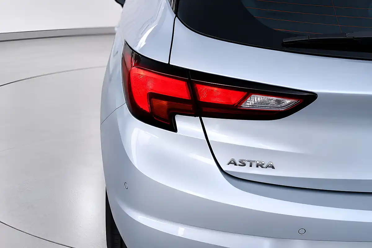 Used 2017 Vauxhall Astra Design Silver - Interior and Exterior details 12