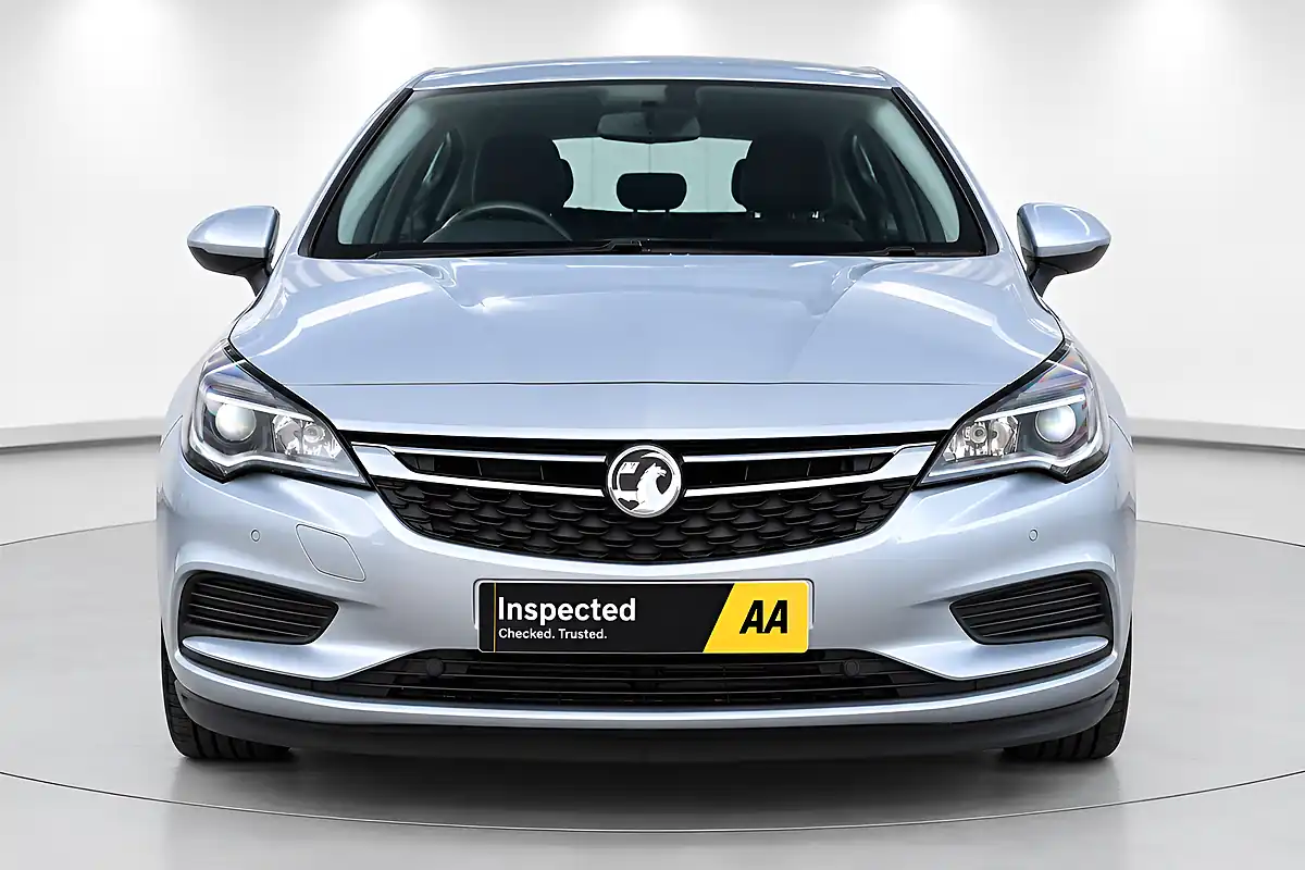 Used 2017 Vauxhall Astra Design Silver - Interior and Exterior details 2