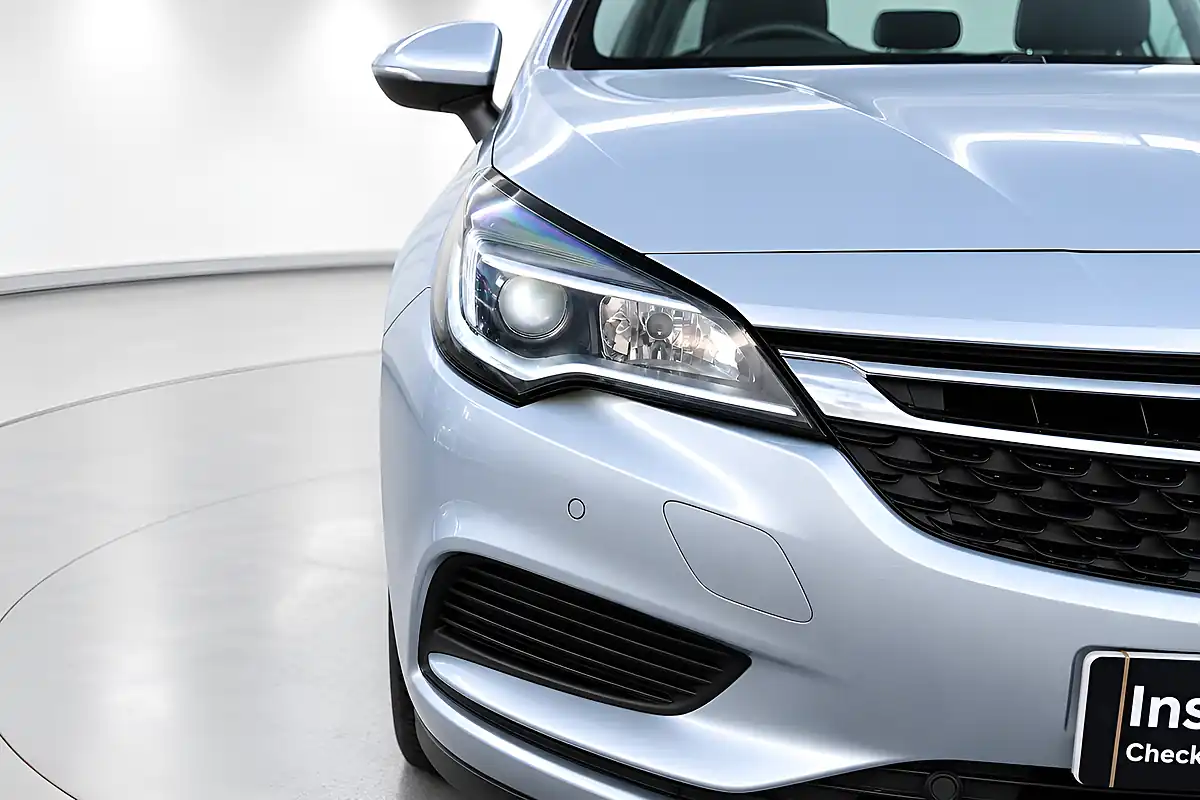 Used 2017 Vauxhall Astra Design Silver - Interior and Exterior details 3