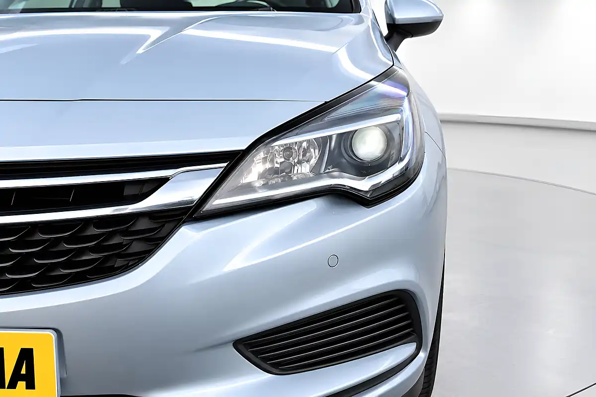 Used 2017 Vauxhall Astra Design Silver - Interior and Exterior details 5