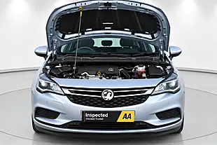 Used 2017 Vauxhall Astra Design Silver - Interior and Exterior details 6