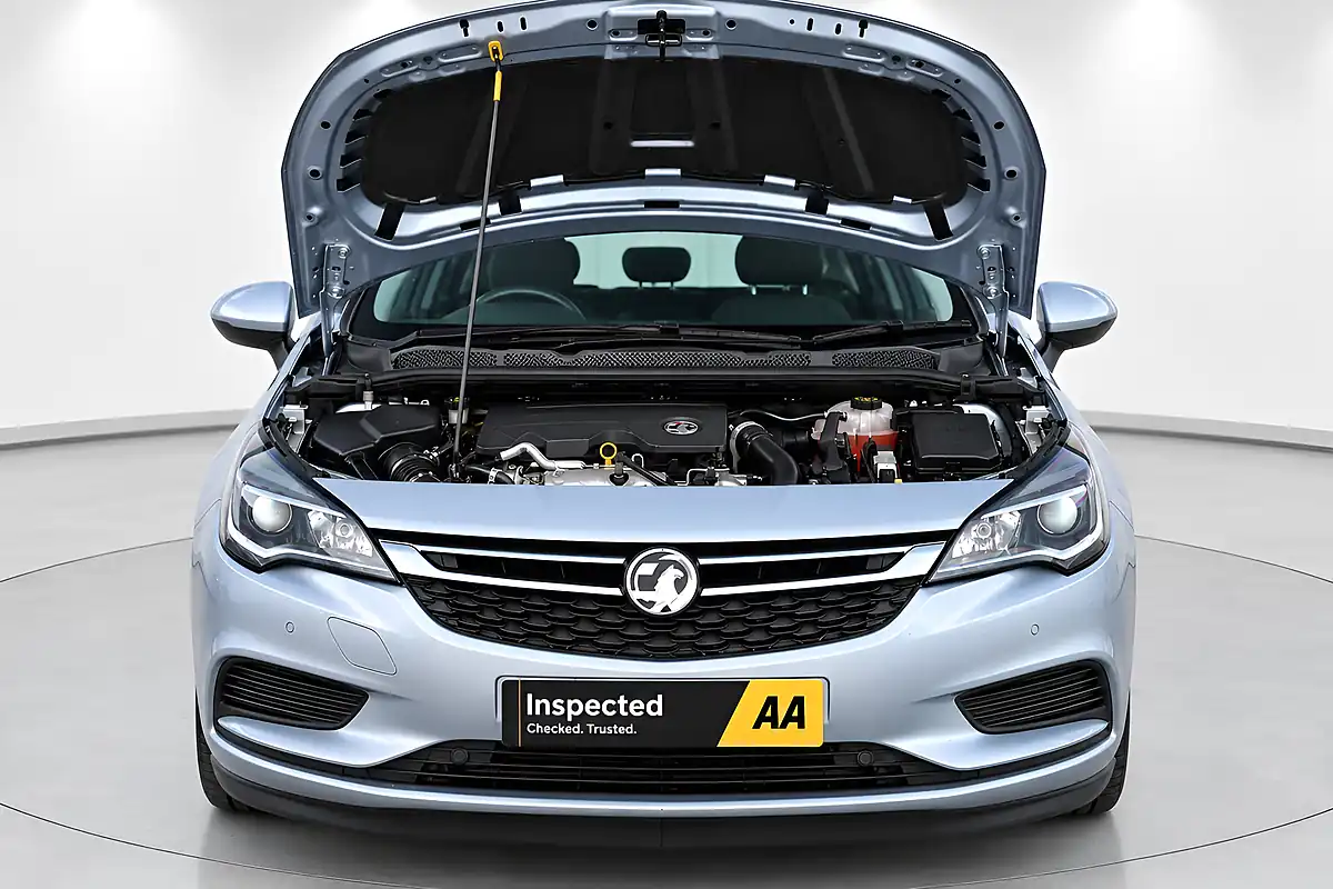 Used 2017 Vauxhall Astra Design Silver - Interior and Exterior details 6