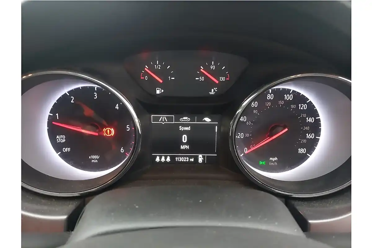 Used 2017 Vauxhall Astra Design Silver - Interior and Exterior details 8