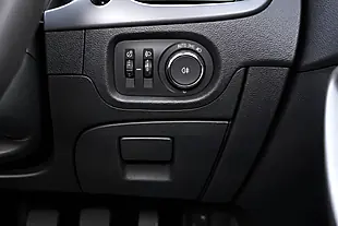 Used 2017 Vauxhall Astra Design Silver - Interior and Exterior details 12