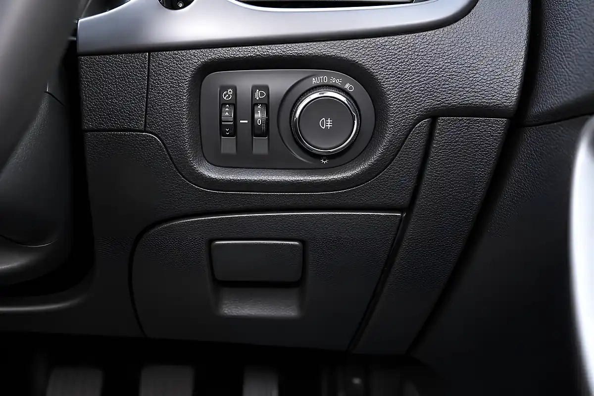 Used 2017 Vauxhall Astra Design Silver - Interior and Exterior details 12