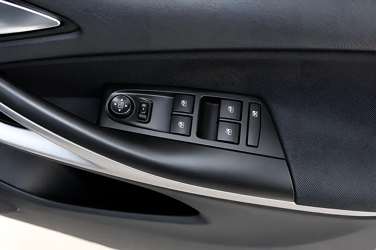Used 2017 Vauxhall Astra Design Silver - Interior and Exterior details 13