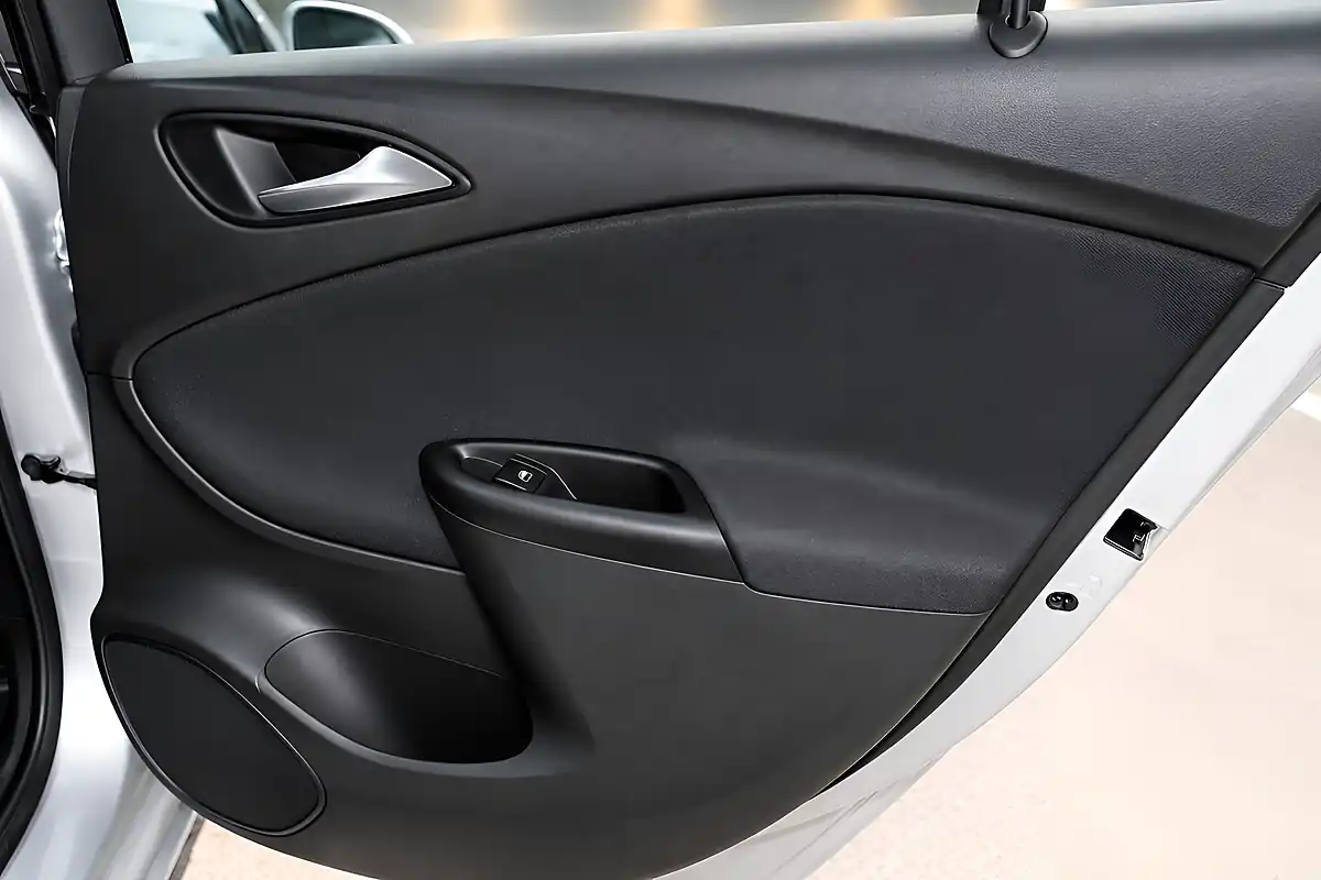 Used 2017 Vauxhall Astra Design Silver - Interior and Exterior details 15