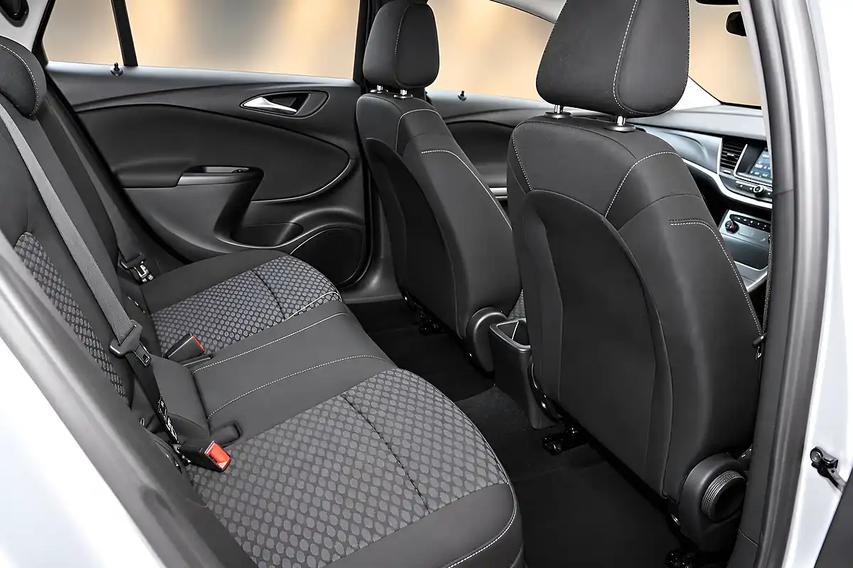 Used 2017 Vauxhall Astra Design Silver - Interior and Exterior details 16