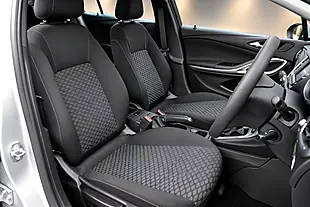 Used 2017 Vauxhall Astra Design Silver - Interior and Exterior details 17