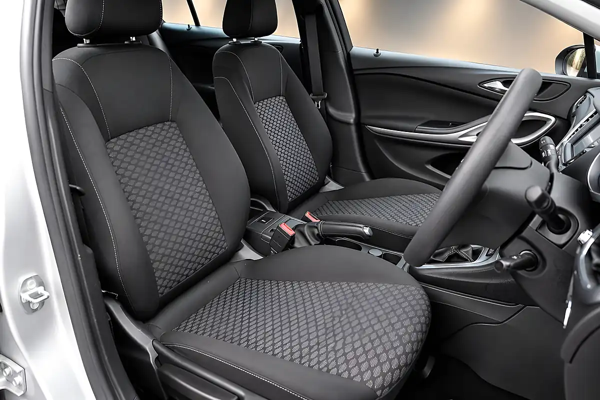Used 2017 Vauxhall Astra Design Silver - Interior and Exterior details 17