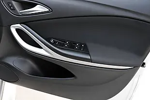 Used 2017 Vauxhall Astra Design Silver - Interior and Exterior details 18