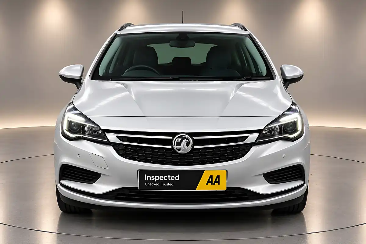 Used 2017 Vauxhall Astra Design Silver - Interior and Exterior details 2