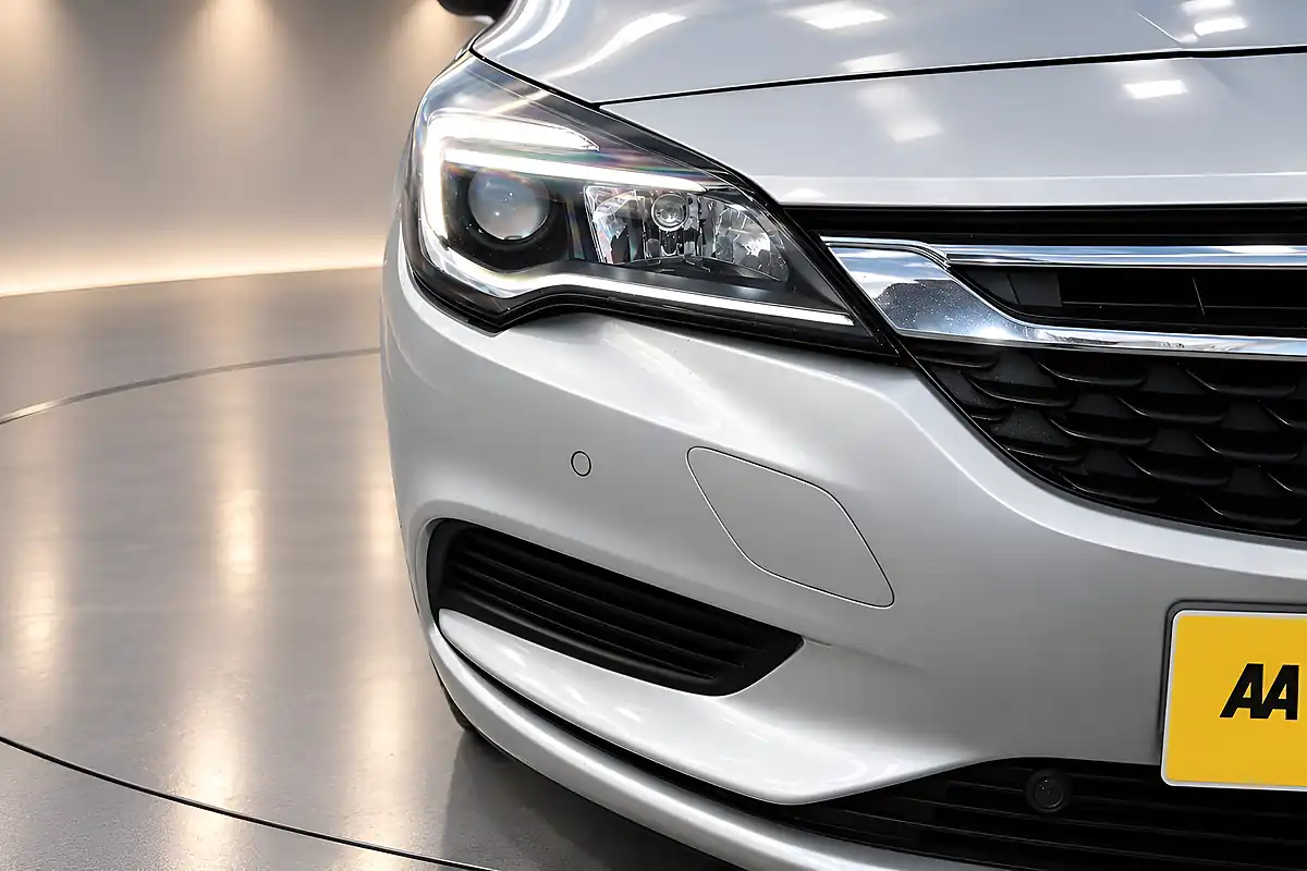 Used 2017 Vauxhall Astra Design Silver - Interior and Exterior details 4
