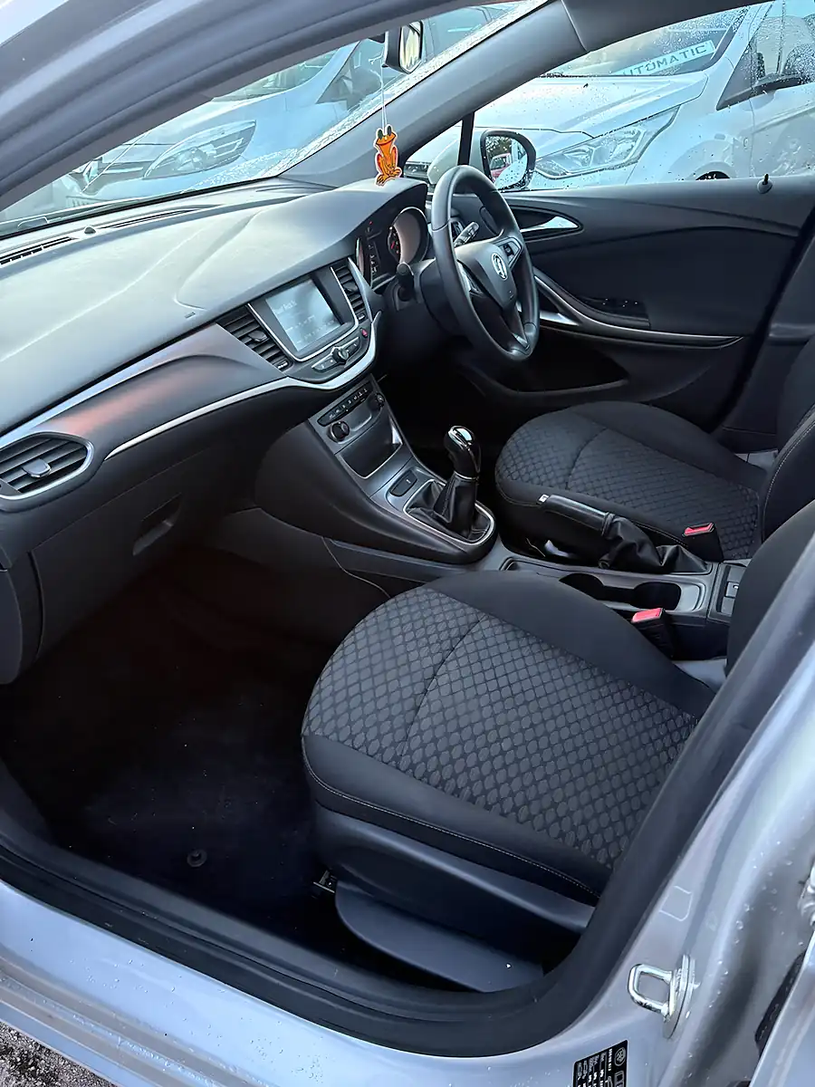 Used 2017 Vauxhall Astra Design Silver - Interior and Exterior details 5