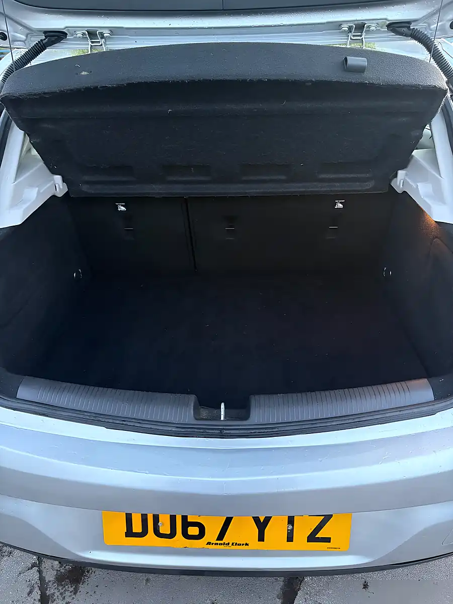Used 2017 Vauxhall Astra Design Silver - Interior and Exterior details 7