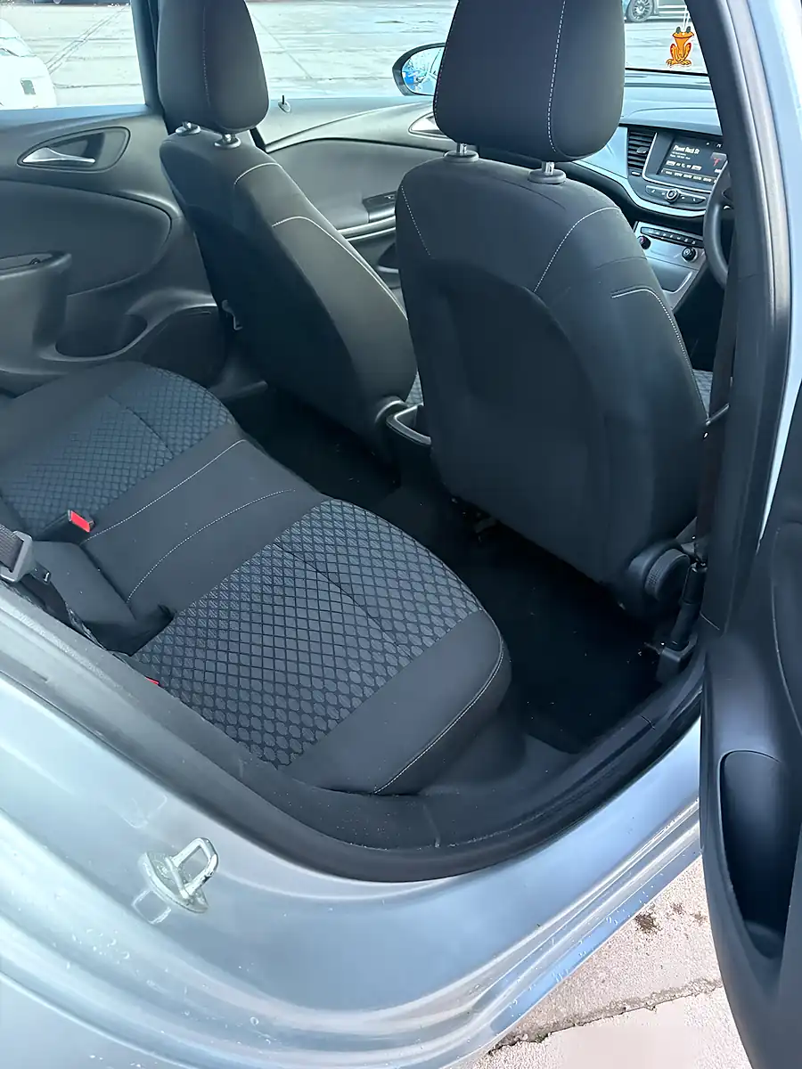 Used 2017 Vauxhall Astra Design Silver - Interior and Exterior details 8