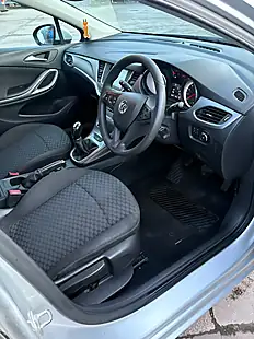 Used 2017 Vauxhall Astra Design Silver - Interior and Exterior details 9