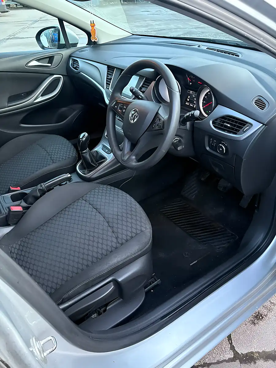 Used 2017 Vauxhall Astra Design Silver - Interior and Exterior details 9